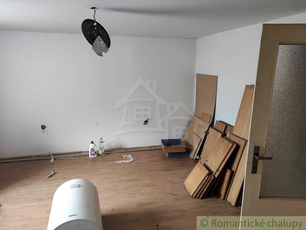 Pozemok 380 m2 so starším domom 55m2 so začatou rekonštruk - 6