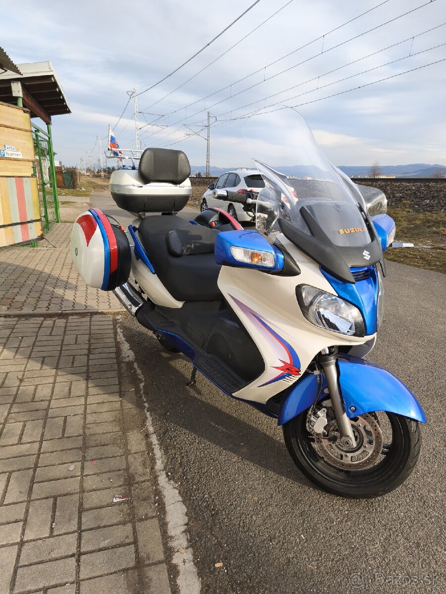 Suzuki Burgman 650 - 6