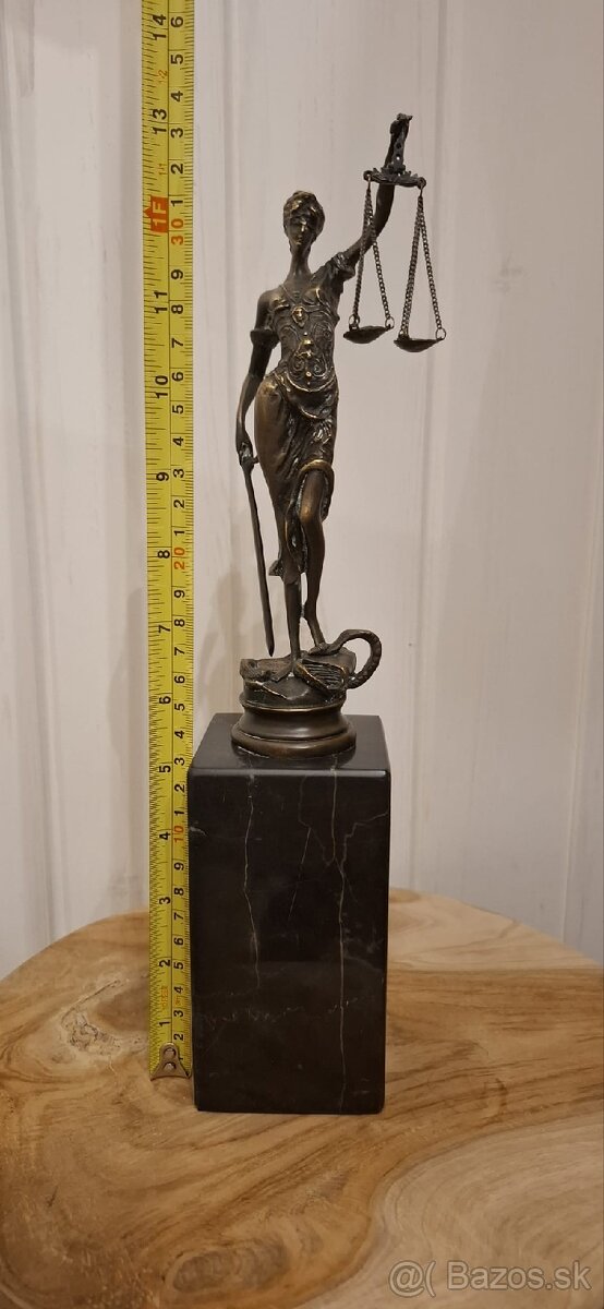 Justice bronz socha - 6