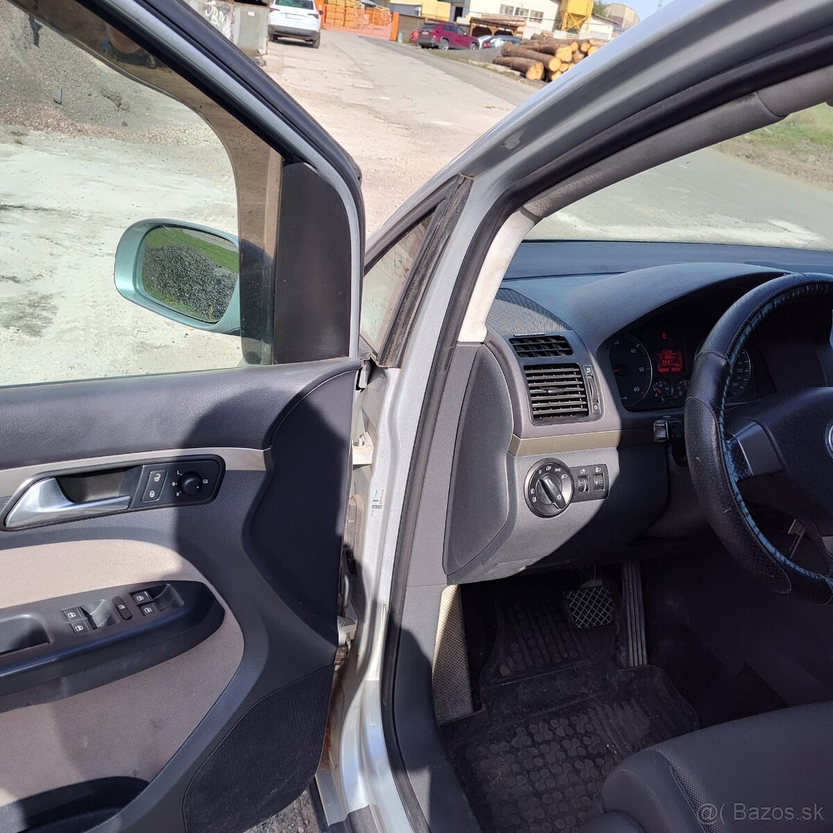 Predám Touran Cross - 2,0 TDI - 6