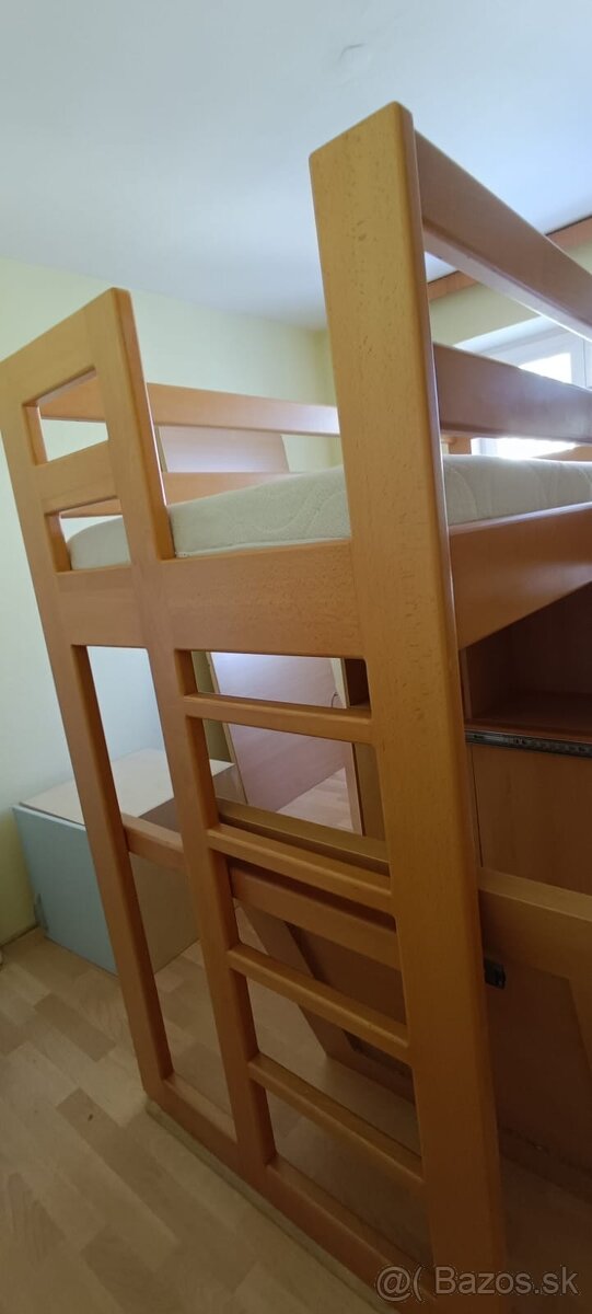 Poschodové postele z masívu s úložným priestorom a skrine. - 6
