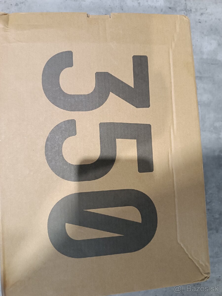 350 V2 Zebra Yeezy Boost 41 1/3 - 6
