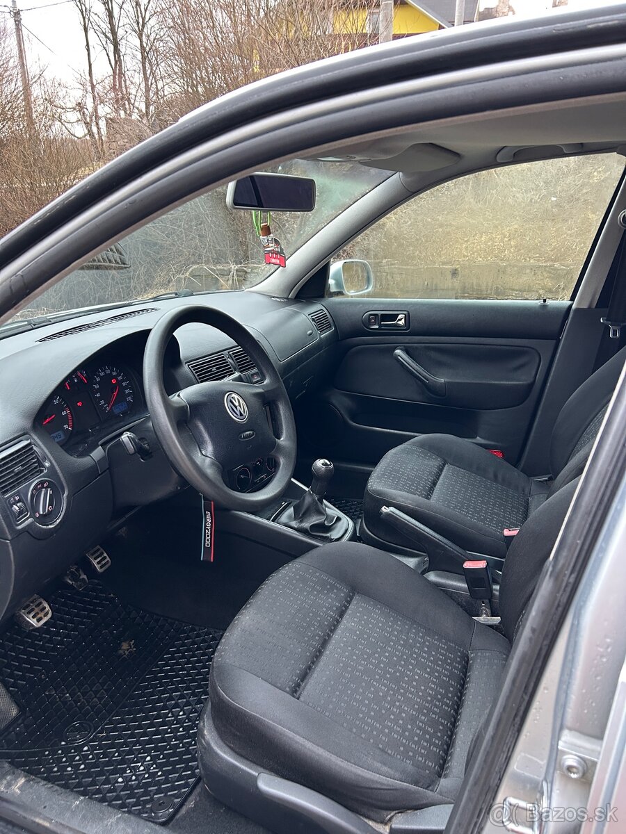 🚗 Volkswagen Golf 4 1.4 - 6
