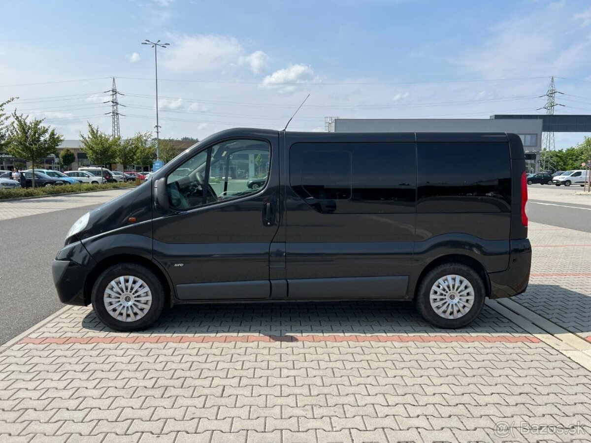 Opel Vivaro Life 2.5 CDTi Westfalia 7 míst - 6