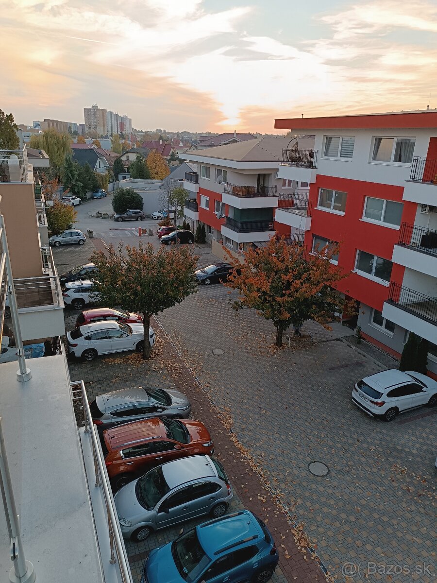 Predaj veľkometrážneho 3 izbového bytu SENEC - 6