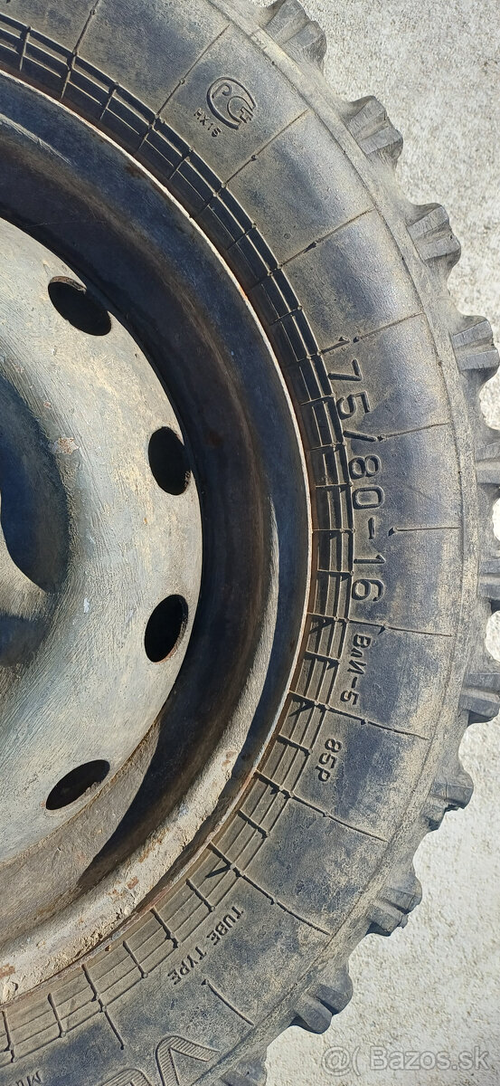 Predám pneu Lada Niva - 6