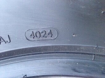 Predám zimné Pneu 215/65r16 5/6mm - 6