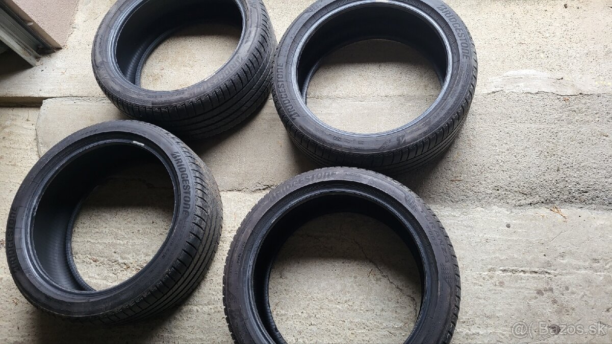 245/40 R19 - 6