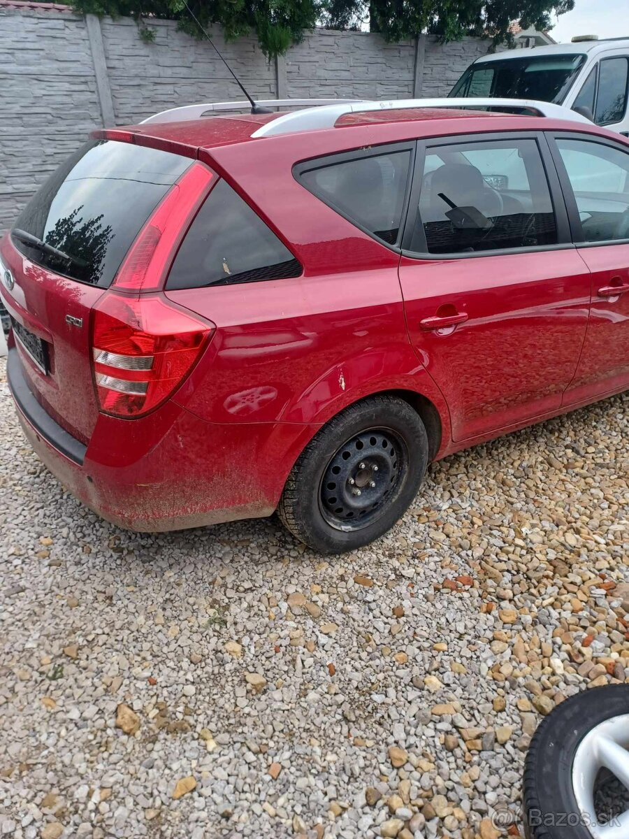 Rozpredam Kia Ceed SW 1.6crdi 66,85kw - 6