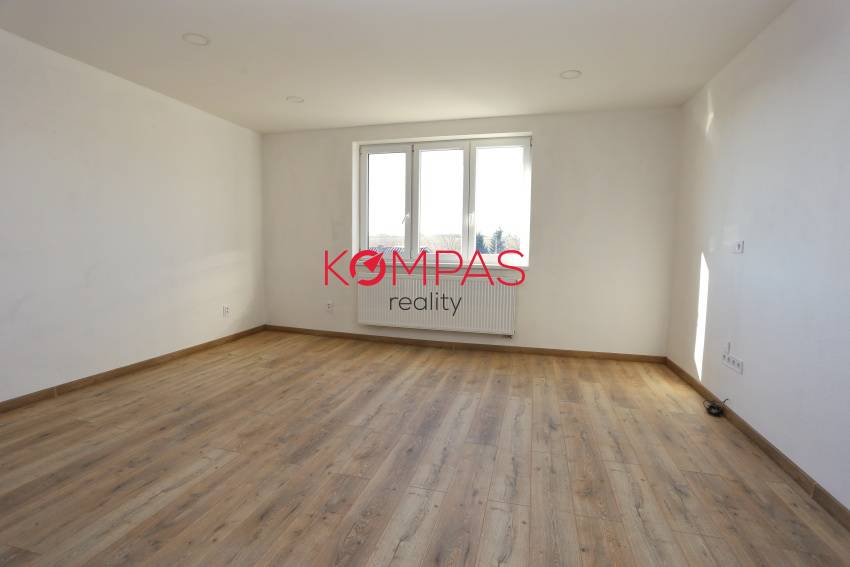 KOMPLETNE-NOVO PREROBENÝ DOM, STAČÍ SA IBA NASŤAHOVAŤ, HALIČ - 6