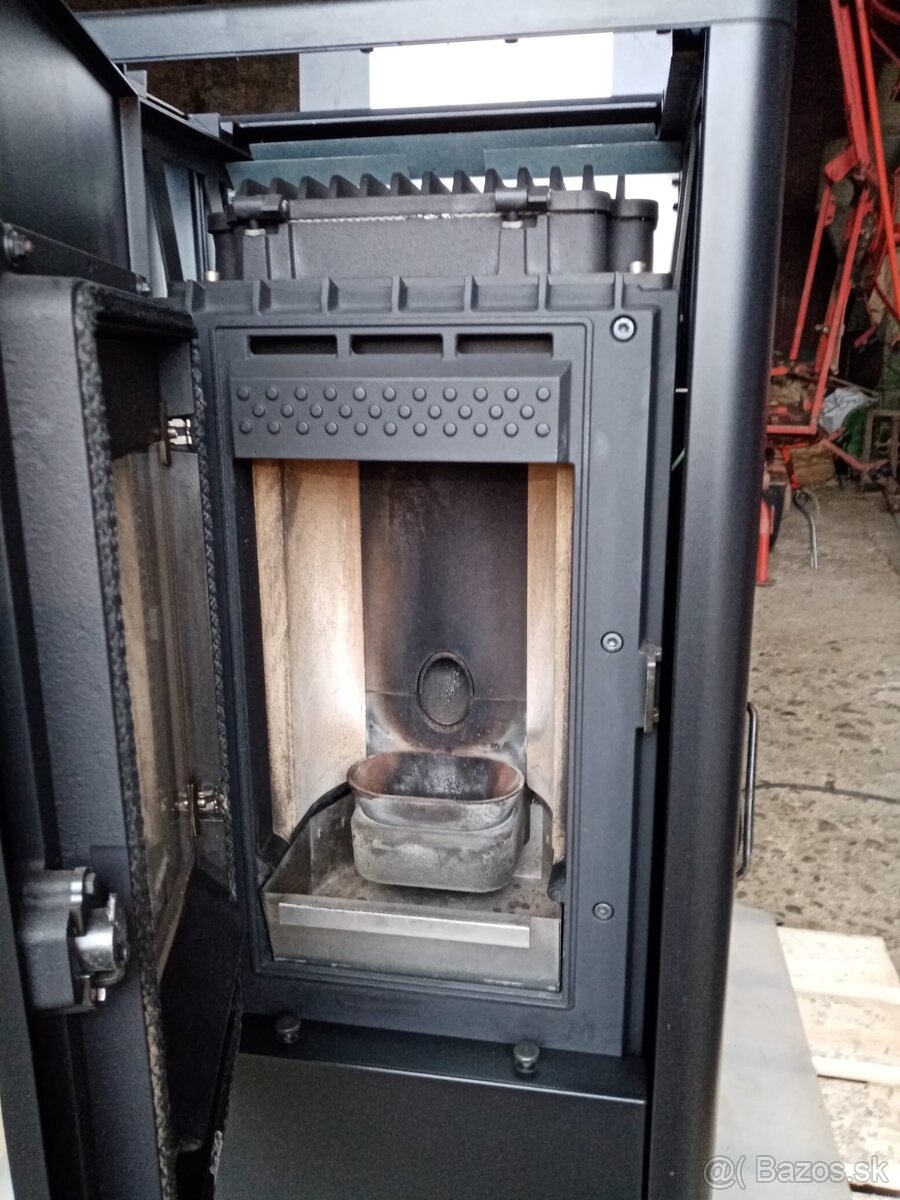 Peletová pec RIKA LIVO 6 kW r.v. 2017 - 6