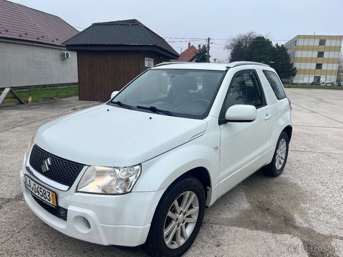 Suzuki Grand Vitara 1.6 benzin 4x4 black and white - 6
