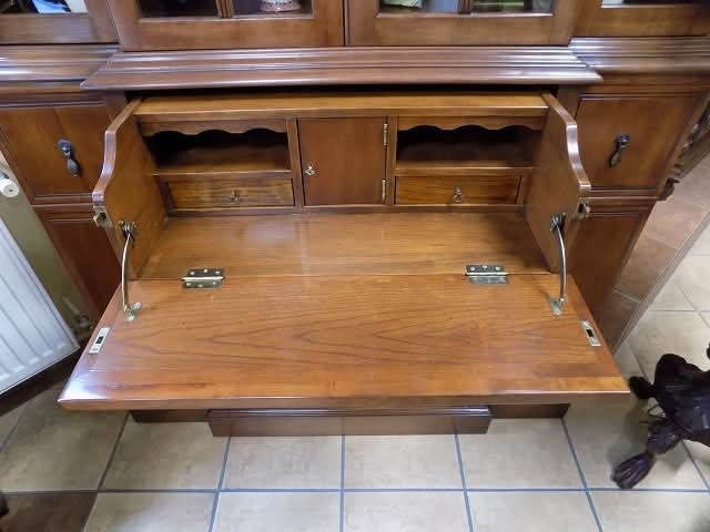 Rustikálna vitrína masív - 6