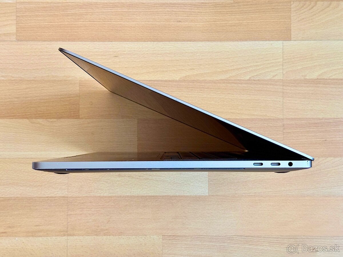 MacBook Pro 16" i7-2.6GHz,6j/32GB/512GB, Výdrž batérie 5 h. - 6