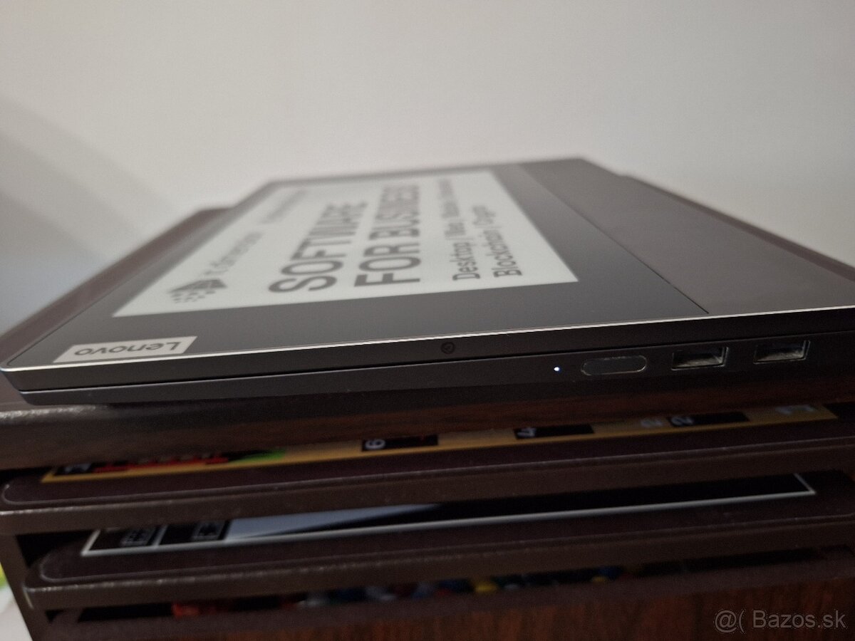 Ľahký notebook vo výbornom stave, Lenovo's Twin-Screen Thin - 6