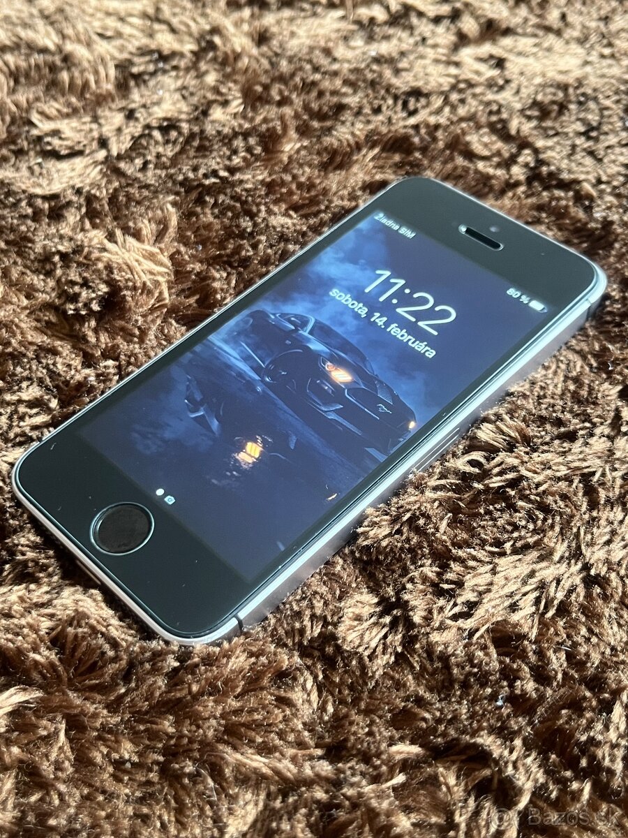 Predám iPhone SE 64GB - 6