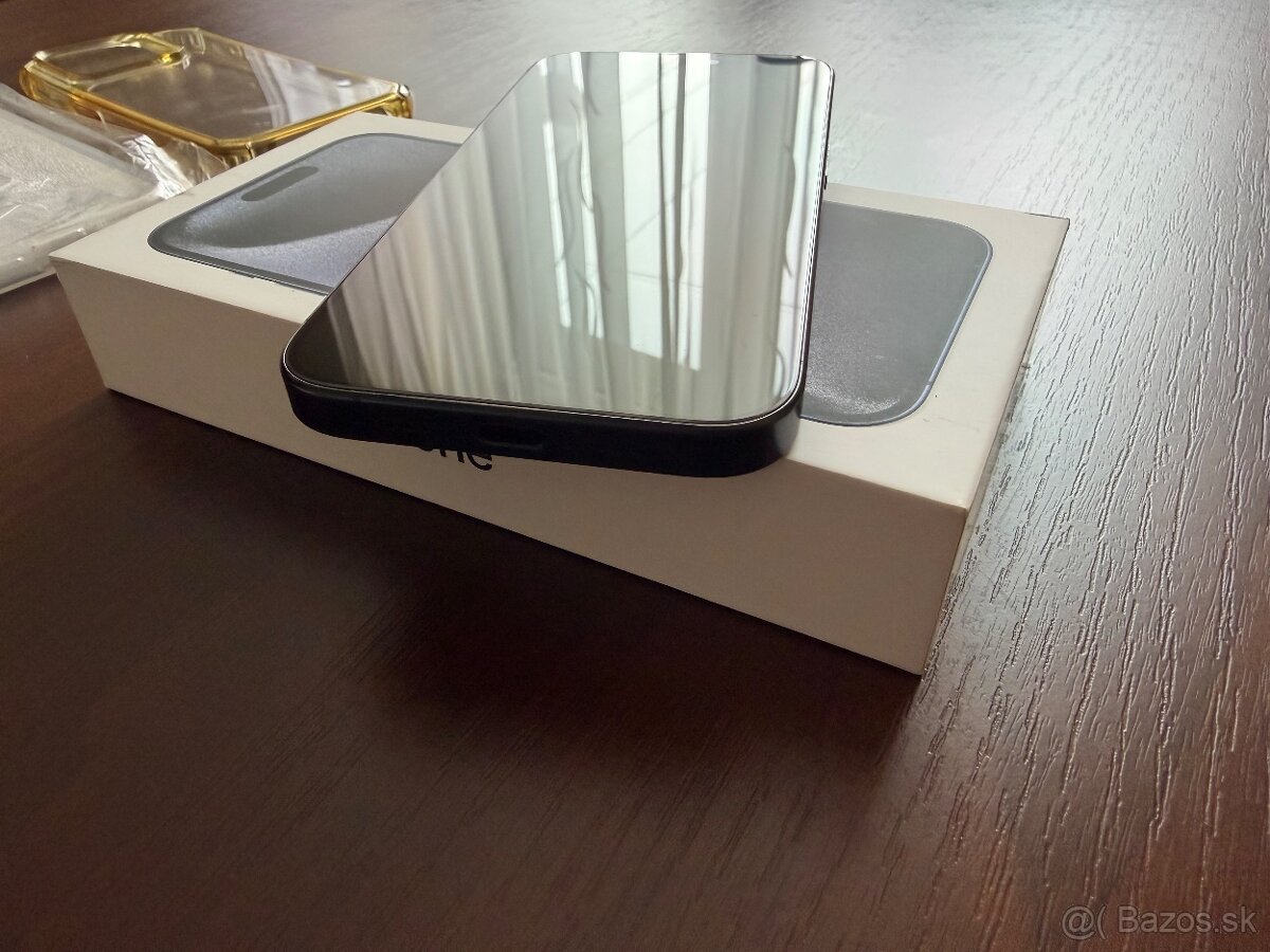 Predám Iphone 15 Pro 256GB Blue Titanium - 6