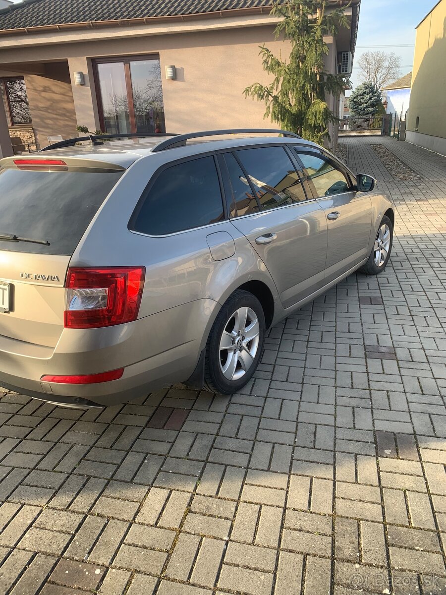 Škoda Octavia combi 2.0 DSG - 6
