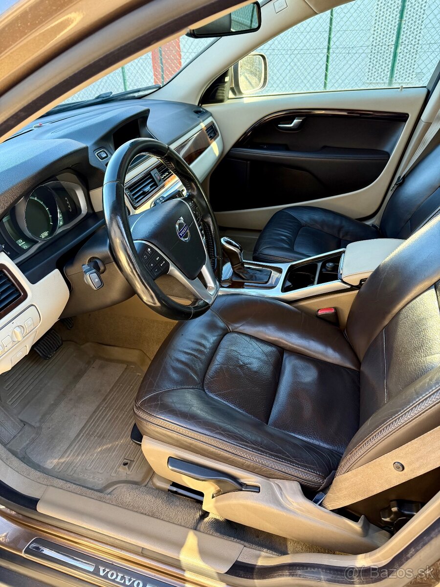 Volvo XC70 Cross Country 5D AWD - 6