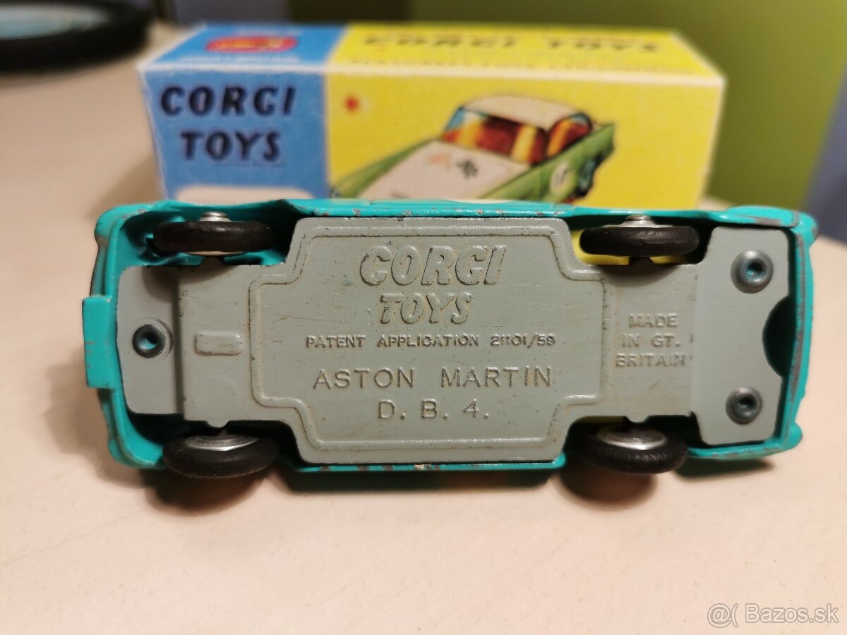 Corgi toys Aston Martin competition - 6