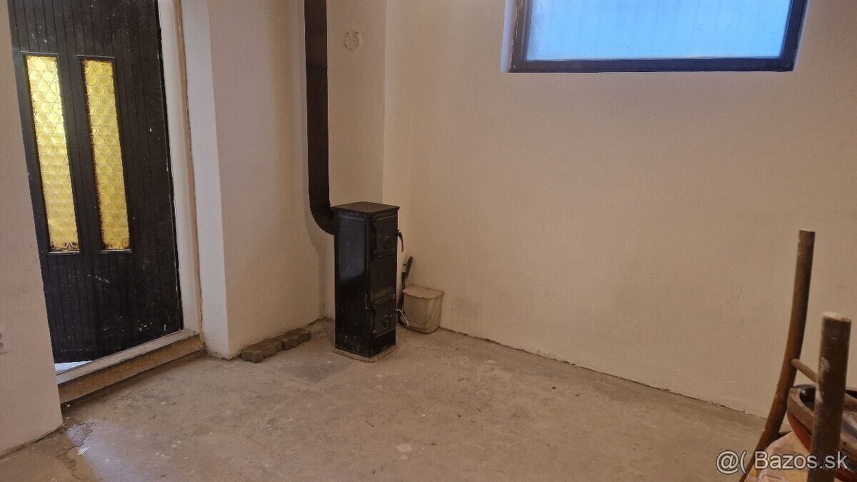 Znížená cena Na predaj chatka so záhradou, Nové Zámky - 6