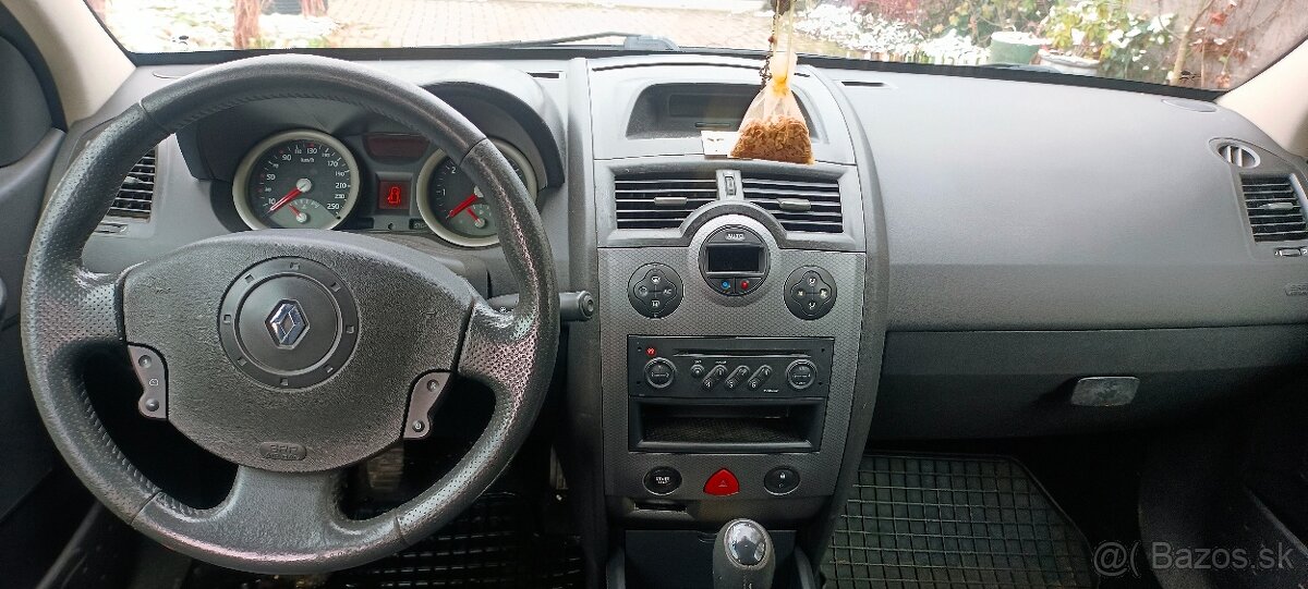 Megane 179000 km nová STK - 6