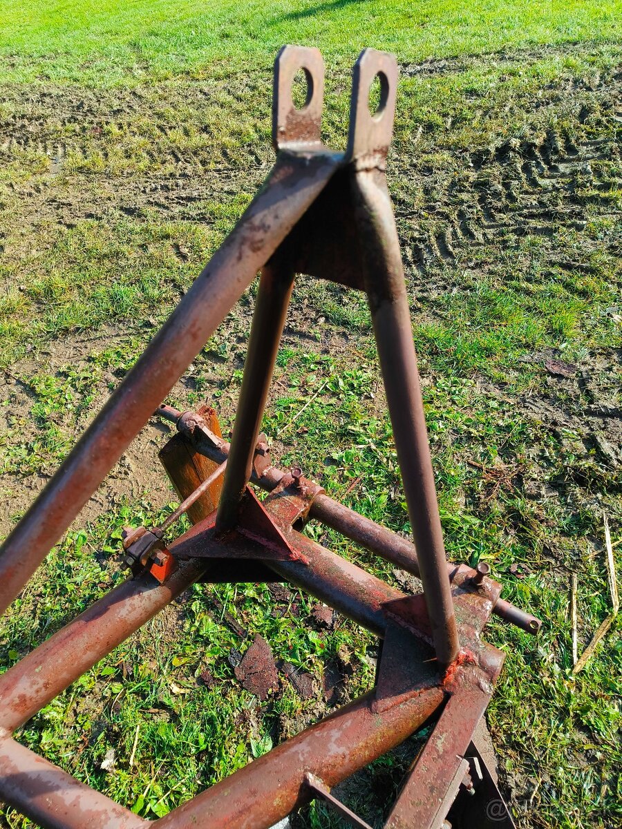 Predám starší robustný pluh - trojak - 6