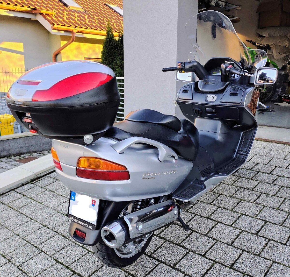 Suzuki Burgman 650 - 6