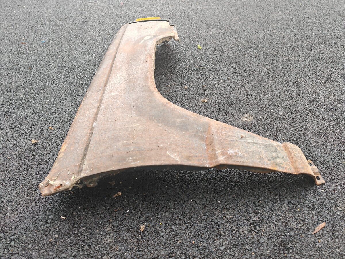 Predné blatníky Mitsubishi L200 1995 - 6