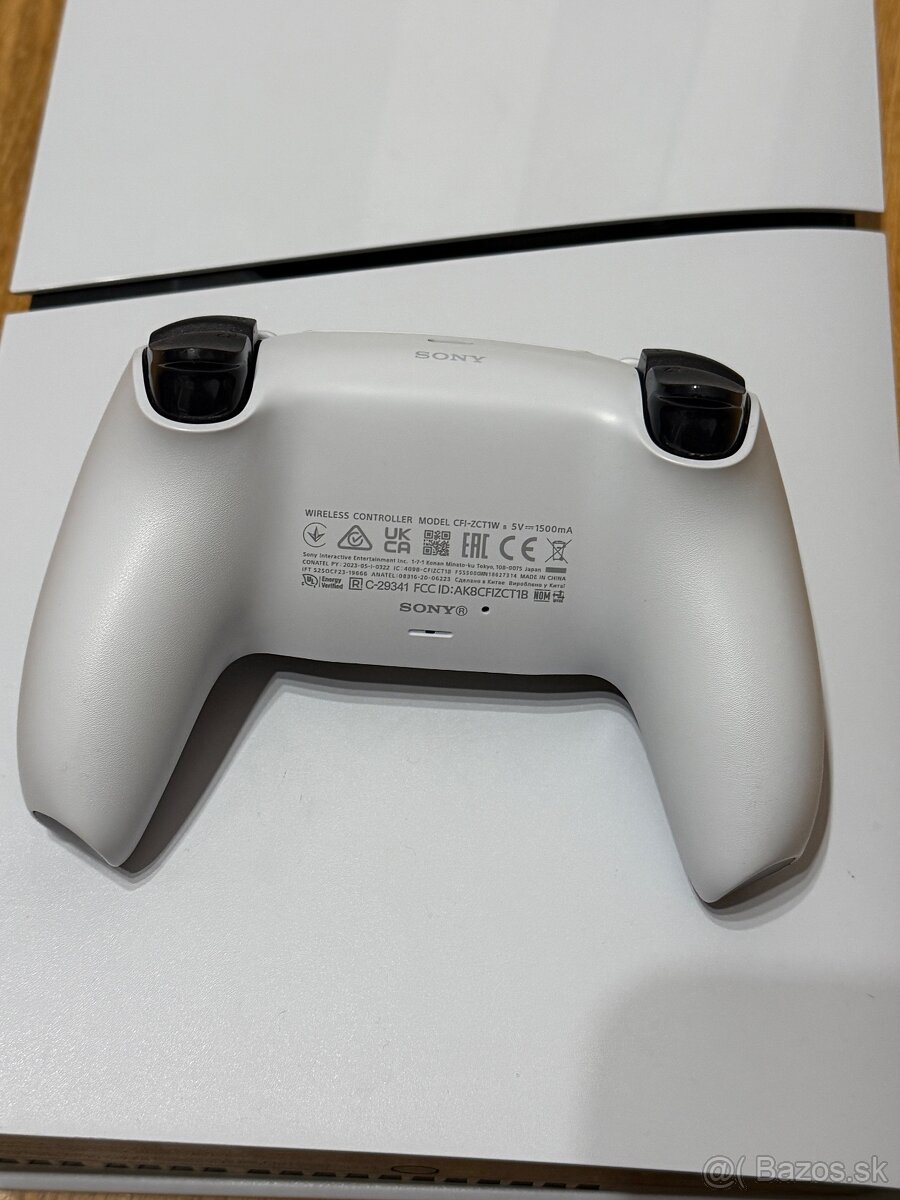 Playstation 5 slim 1TB digital - 6