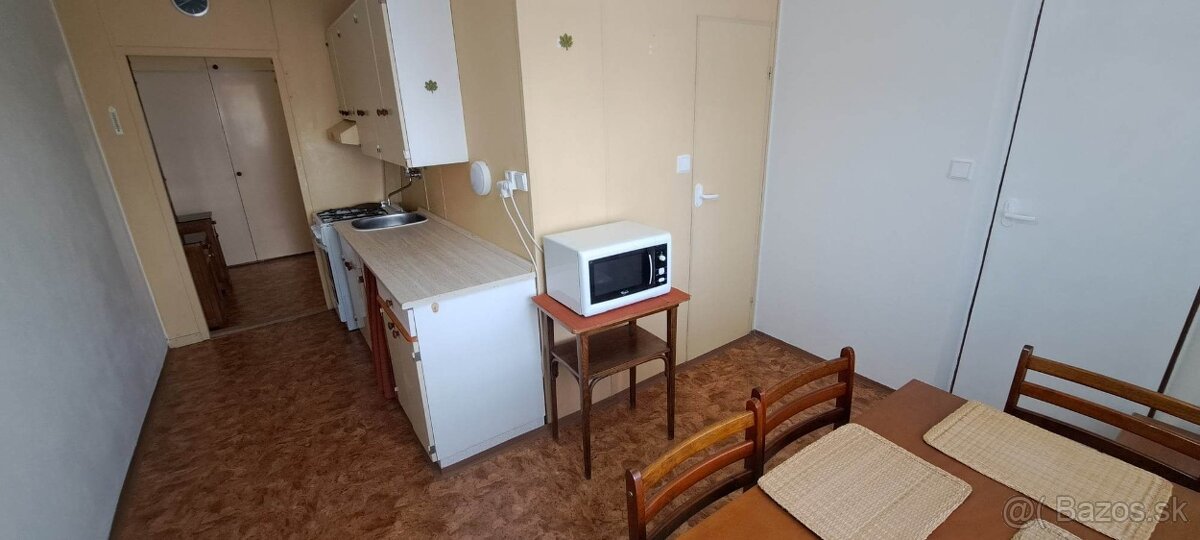 PRENÁJOM - veľký 2-izb. byt - Martin - Sever - Ul. Rum. arm. - 6