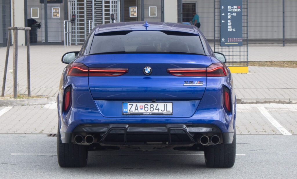 BMW X6 M Competition z roku 2021 - 6
