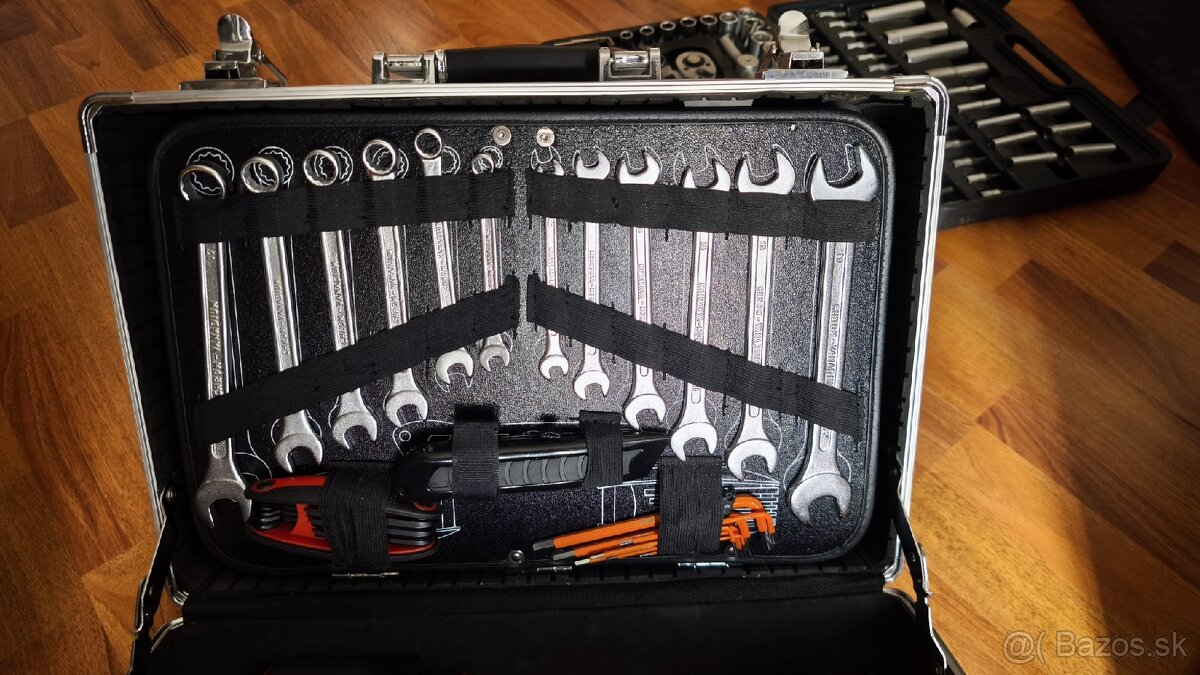 Hliníkový kufor a náradím - 6