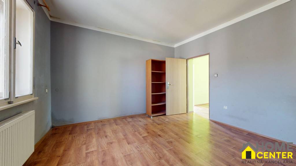 NA PREDAJ 3 IZBOVÝ RODINNÝ DOM V BLÍZKOSTI CENTRA, UL. LESNÁ - 6