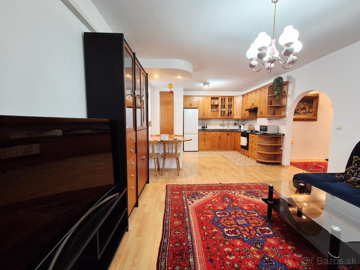 BEZ PROVÍZIE- 3 izb.byt pri OC Centrál a zimného štadióna O. - 6