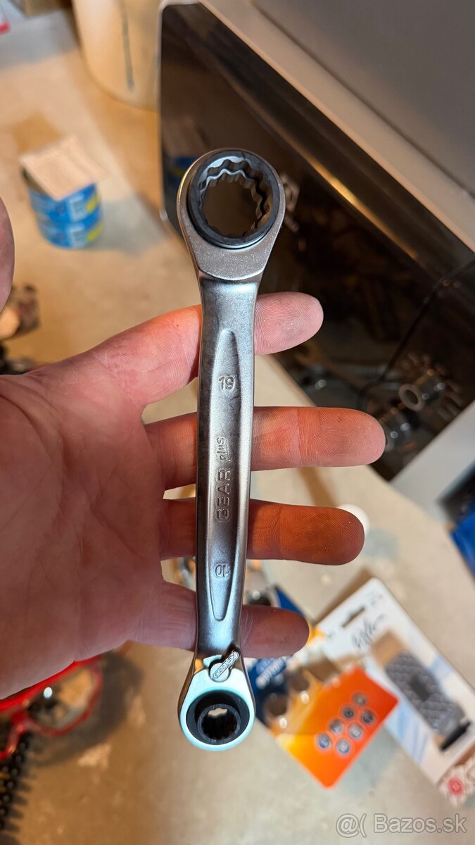 Pracovne naradie,svetlo,kotvy,klúče atd - 6