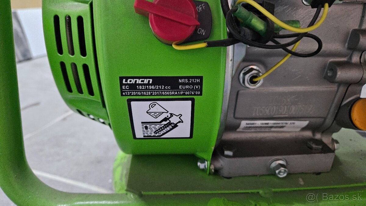 Benzinovy vybrator betonu - 6