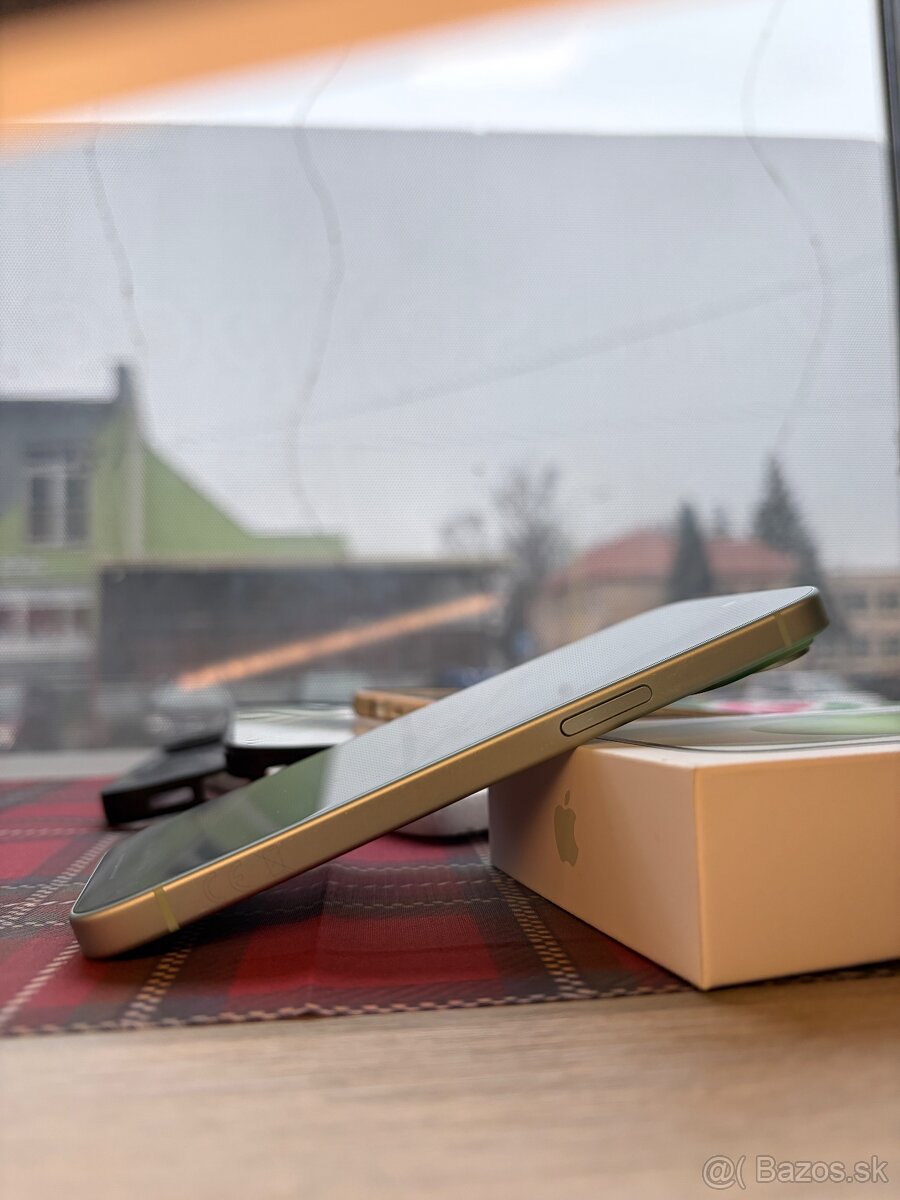 Apple iPhone 15, 128 gb, green - 6