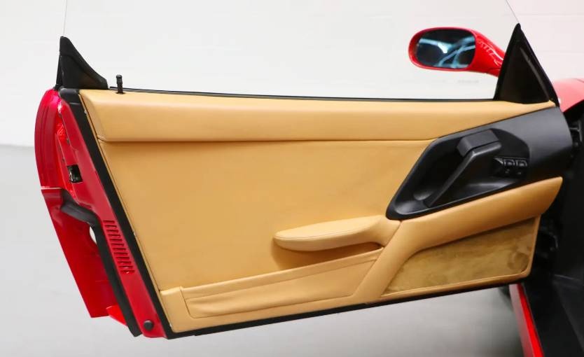 Ferrari F355 Berlinetta z roku 1998 - 6