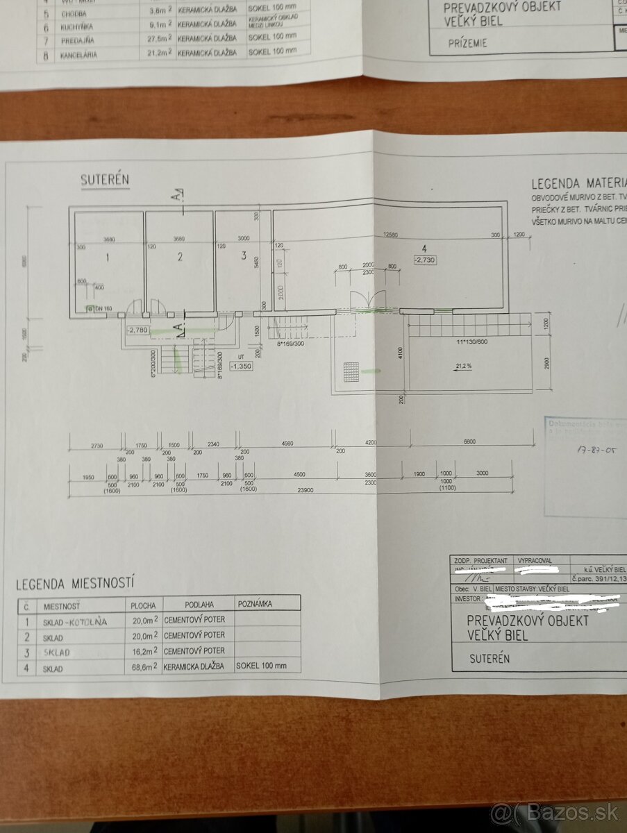 Budova s oploteným dvorom. - 6