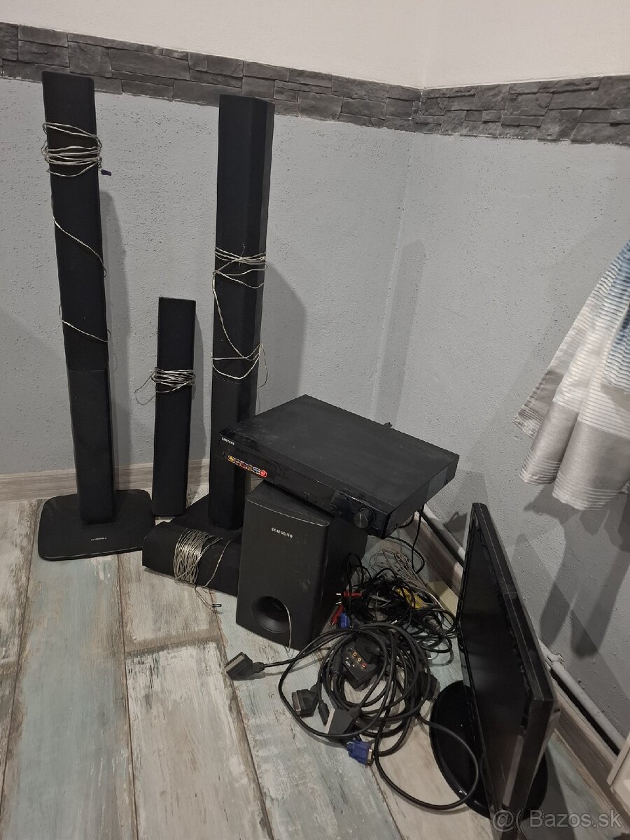 Reproduktory + display - 6