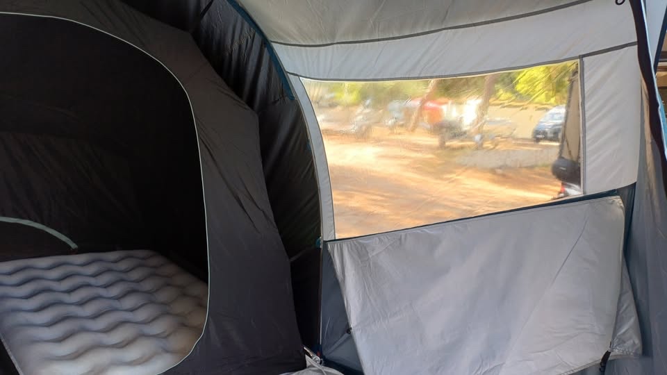 Predám veľký kempovací stan v top stave pre 4 osoby s prí... - 6