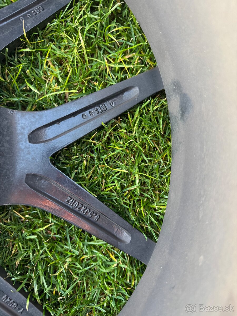 BMW X4 celá sada original Alu disky a zimné pneu - 6