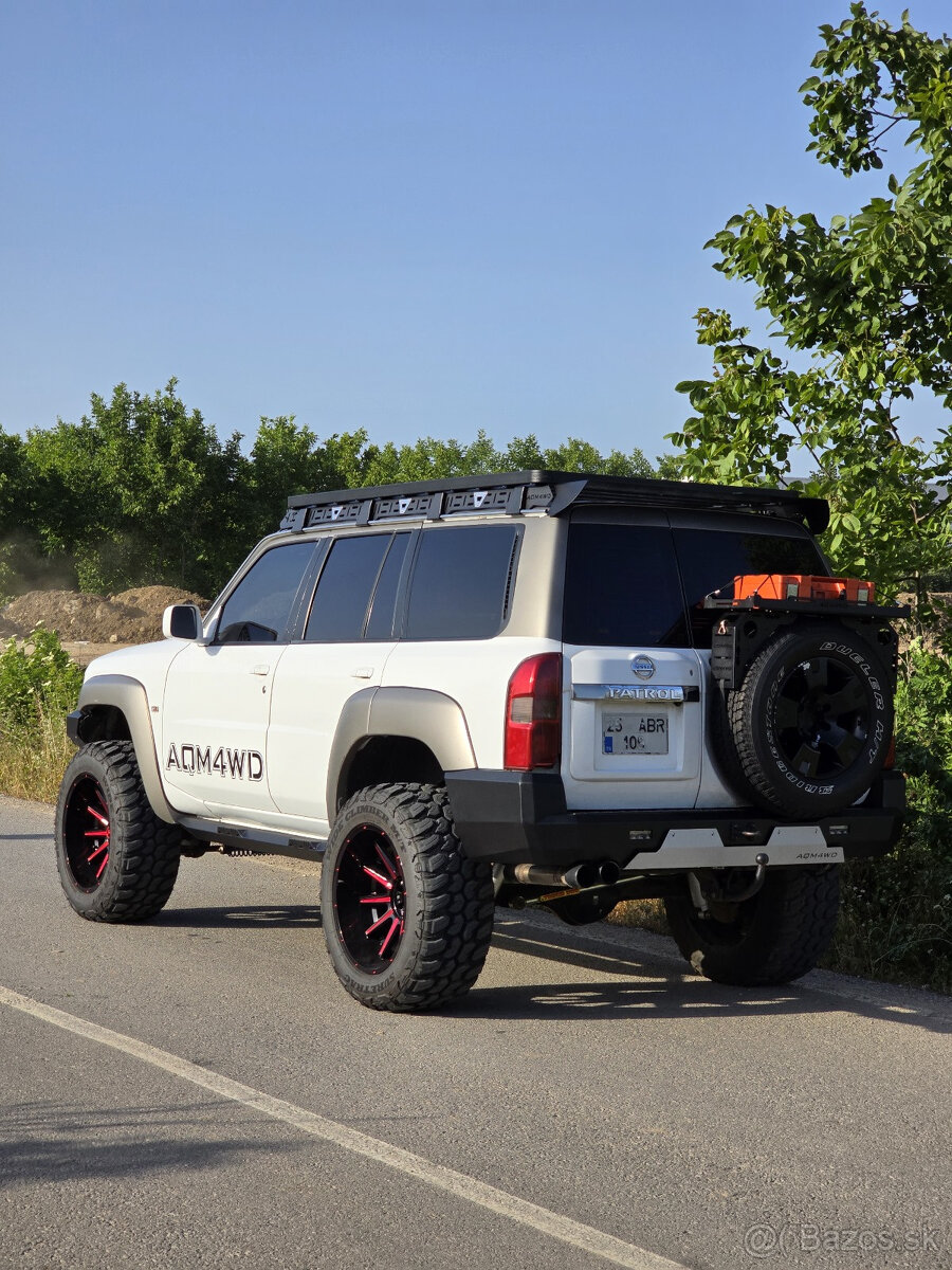 Zadný pevnostný nárazník Nissan Patrol Y61 - 6