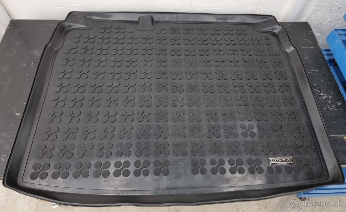 VW Golf VI gumové autorohože a vanička do kufra - 6