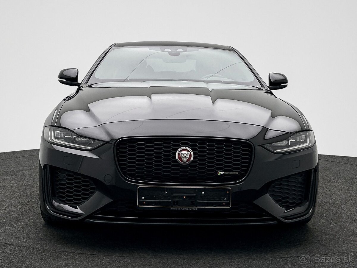 Jaguar XE - 6