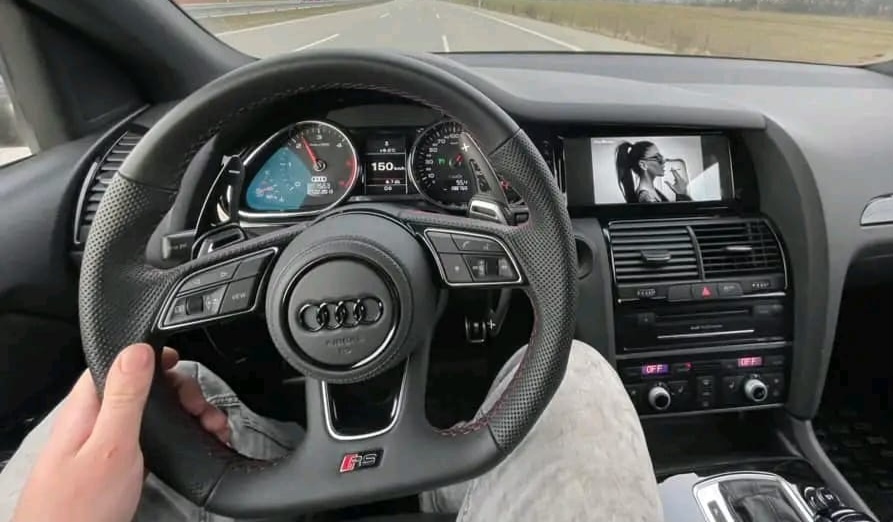 AUDI MULTIFUNKCNY VOLANT ZKOSENY RS PADLAMI - 6