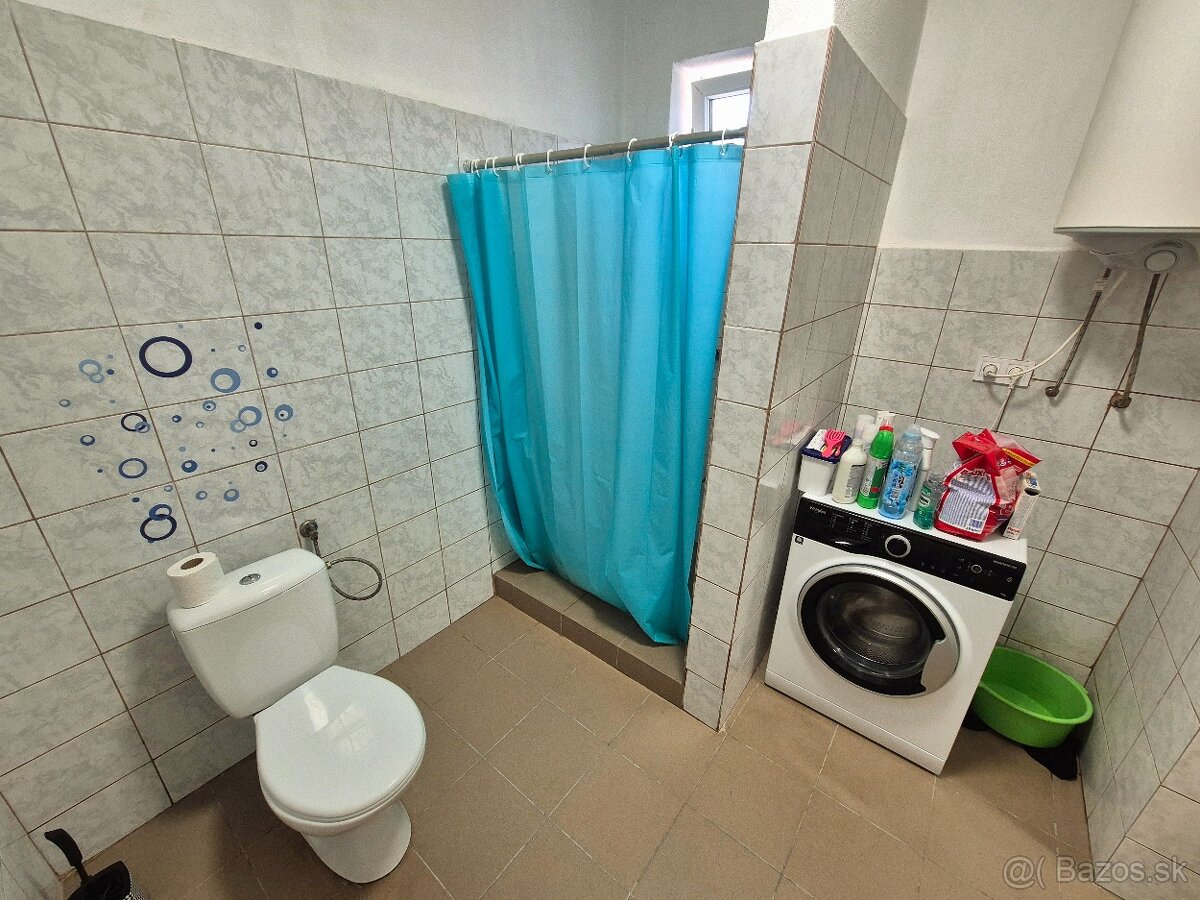 Priestranný bytový dom na predaj v obci Pohronský Ruskov - 6