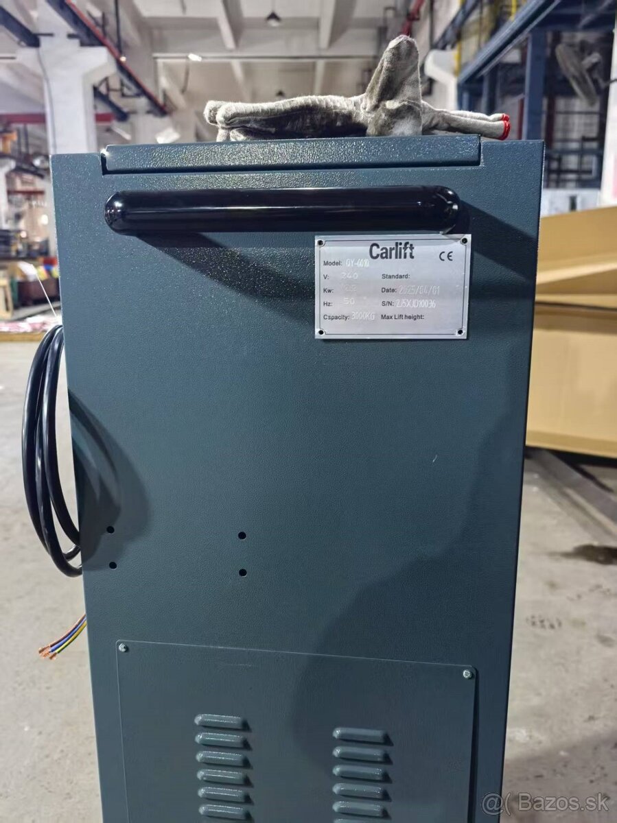 Nožnicový zdvihák 3000kg - 6