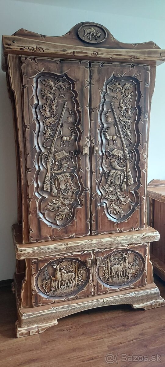 Drevená skriňa Pólovnicke motívy V-220cm,Š-120cm,hl.55 - 6